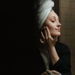 Cera sucha pod kontrolą: sprawdzone sposoby na nawilżenie i komfort każdego dnia
