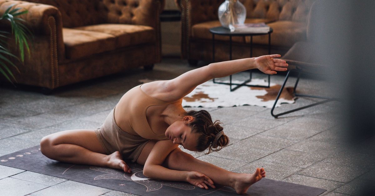 Studio Pilates w Twoim Salonie: Prosty Plan Ćwiczeń, Który Wciąga