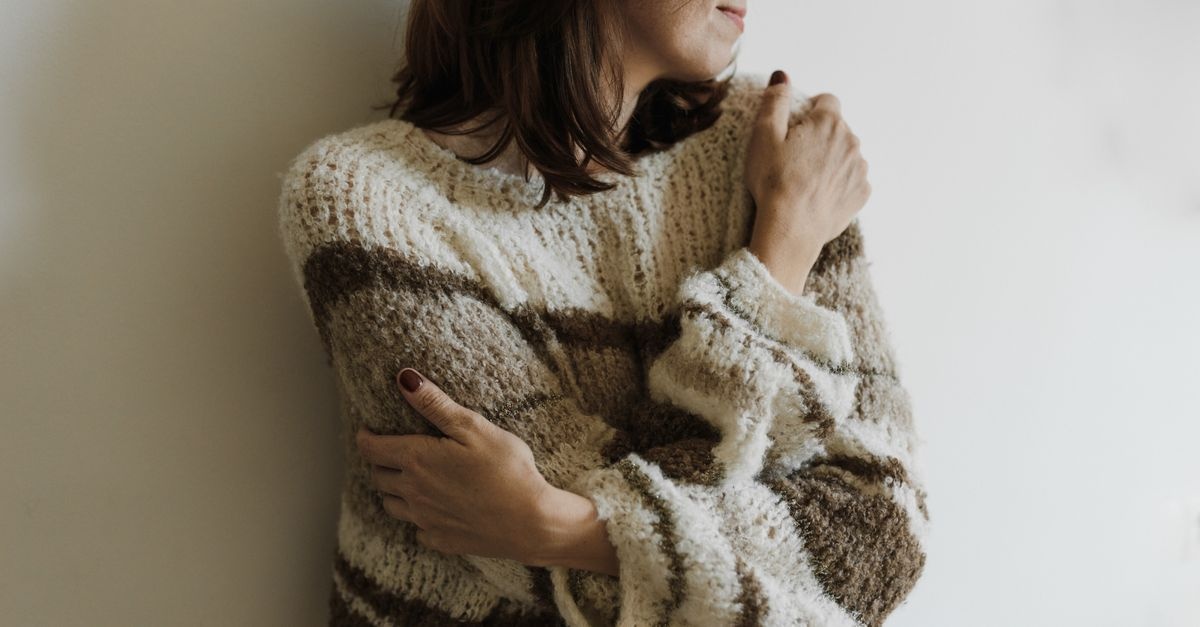 Sweter zimą bez nudy: 10 stylizacji, które ogrzeją i zrobią efekt „wow”