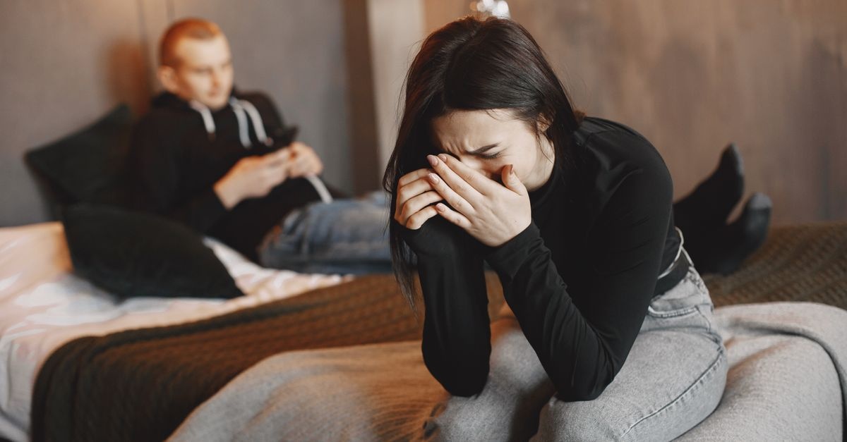 Gdy partner staje się emocjonalnie niedostępny: jak rozpoznać chłód i odzyskać bliskość