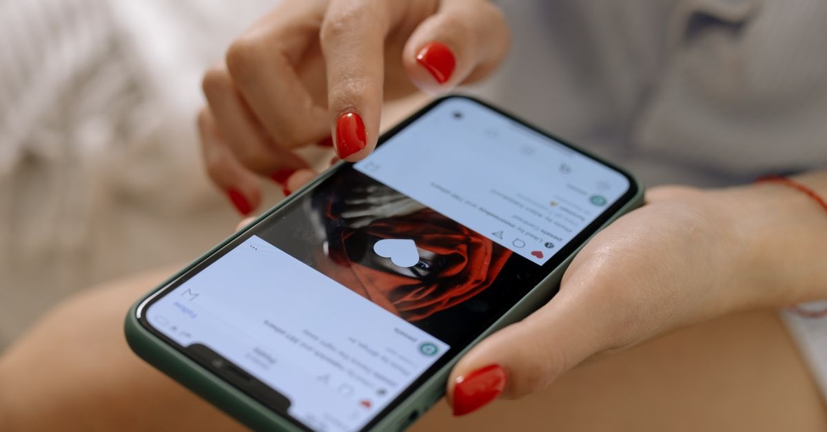 Miłość offline, ślady online: dlaczego coraz częściej ukrywamy relacje w sieci?